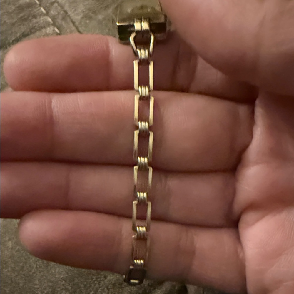 Gold-Tone Women’s Vintage 1920s Bracelet Watch - Elegant Gold Design - Picture 6 of 8